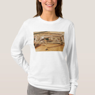 Camiseta Vinte e sete canhões da libra em uma navio de
