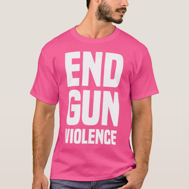 Camiseta Violência de Arma de Extremidade Laranja vestida (Frente)