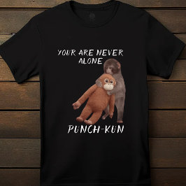 Camiseta Viral Punch Monkey Abraçando Brinquedo Fofo