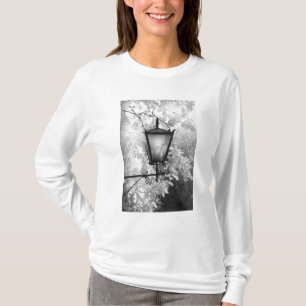 Camiseta Visão em preto e branco de luminária