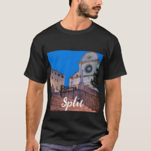 Camiseta Visão noturna das escadas e da igreja em Split, Cr