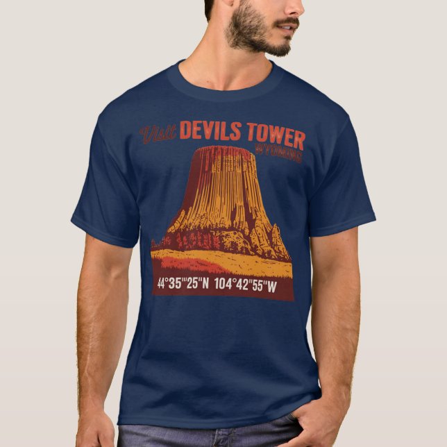 Camiseta Visite Devils Torre Engraçado (Frente)