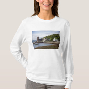 Camiseta Vista costeira com edifícios históricos, Oban,