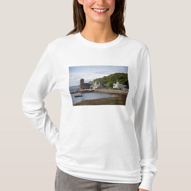 Camiseta Vista costeira com edifícios históricos, Oban, (Frente)