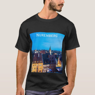 Camiseta Vista da cidade antiga de Nuremberga à noite