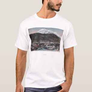 Camiseta Vista da cidade e da montagem DeweySkagway, AK