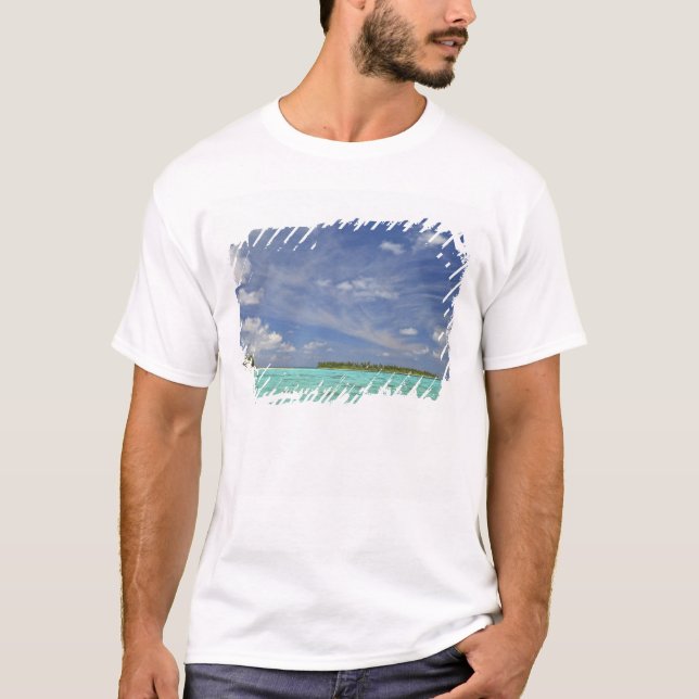 Camiseta Vista da Ilha de Funadoo a partir de Funadovilligi (Frente)