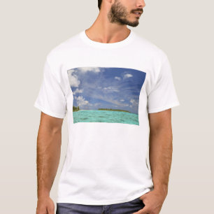 Camiseta Vista da Ilha de Funadoo a partir de Funadovilligi