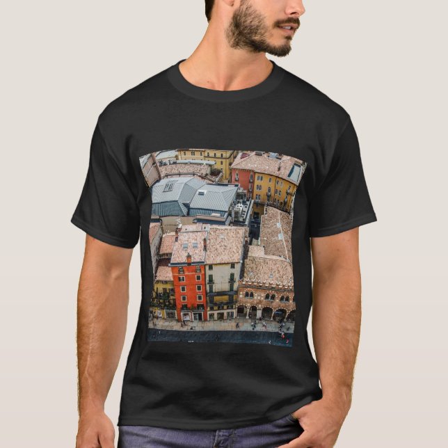 Camiseta Vista de cima de fachadas coloridas de edifícios (Frente)