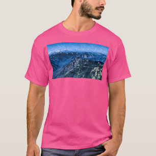 Camiseta Vista de Montanha em Cascata (Poly Art) Incrível