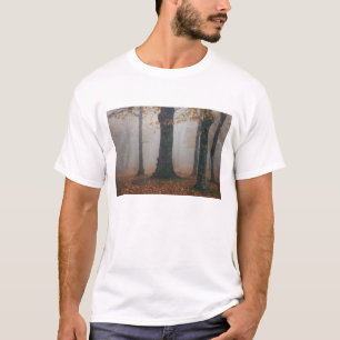 Camiseta Vista de outono de floresta nebulosa, Grandfather