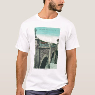Camiseta Vista de um BridgeLos concreto Gatos, CA