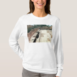 Camiseta Vista de um lavabos comunal