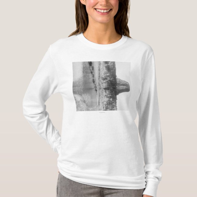 Camiseta Vista distante da torre do diabo com água no (Frente)