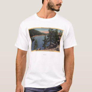 Camiseta Vista do lago através dos pinhos