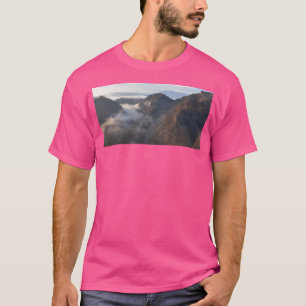 Camiseta Vista Do Topo Do Rio Montanha Sob O Rio