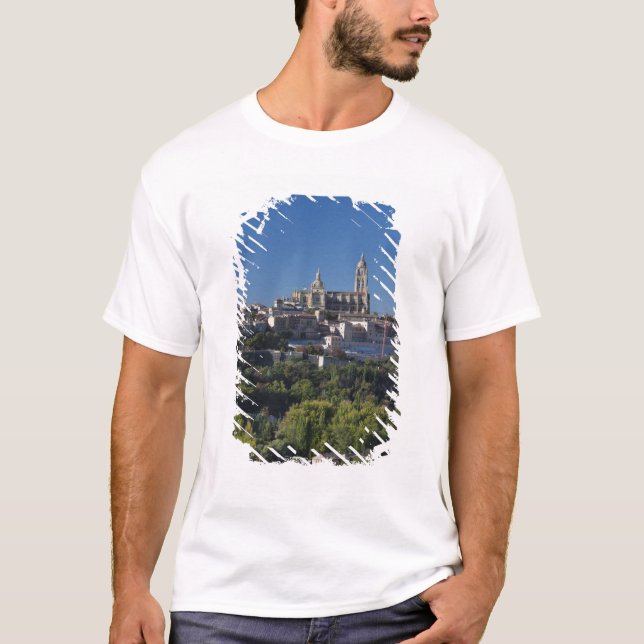 Camiseta Vista elevada da cidade com a Catedral de Segóvia (Frente)