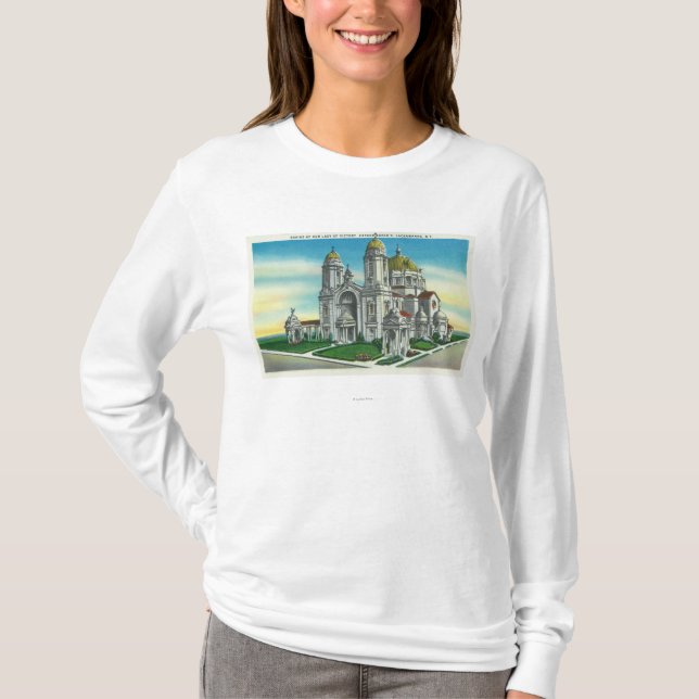Camiseta Vista exterior do santuário de nossa senhora de (Frente)