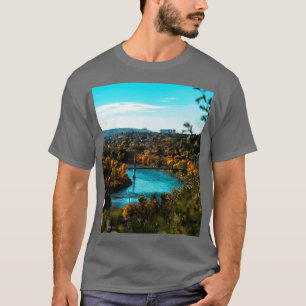 Camiseta Vista Outonal Cénica de uma Ponte Metálica em Banf