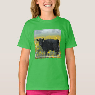 Camiseta Vitelo Negro em um Campo de Girassóis