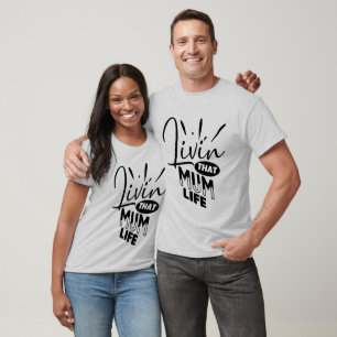 Camiseta 'Vivendo a Vida de Mãe' com Tipografia Fo