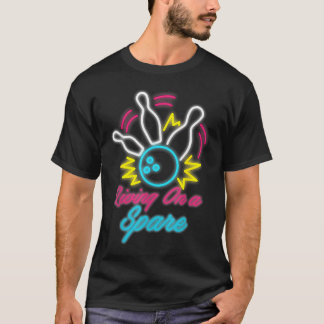 Camiseta Vivendo Em Um Excedente Pinos de Boliche Divertido