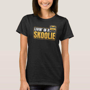 Camiseta Vivendo Em Uma Cotação Da Faculdade Para Um Campin