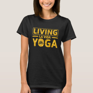 Camiseta Vivendo La Vida Yoga Dourado em preto