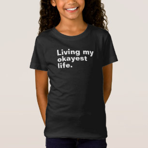 Camiseta Vivendo minha vida mais agradável. design de texto