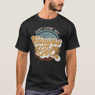 Camiseta Vivendo Minha Vida Mais Okayest Sarcastic Low Ache