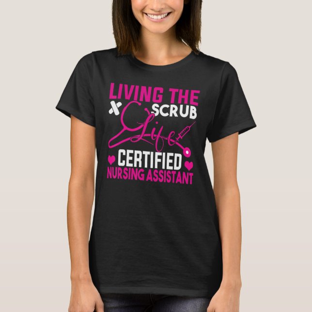 Camiseta Vivendo O Assistente De Enfermagem Com Certificaçã (Frente)