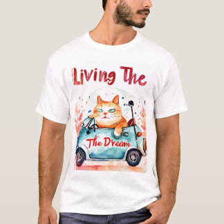 Camiseta Vivendo o Sonho: Gato Chubby em um Carro Pequeno -