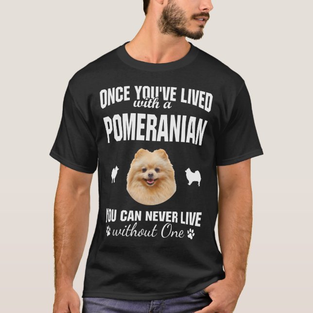 Camiseta Viveu com a Pomerânia Nunca Viveu Sem Um Cão (Frente)