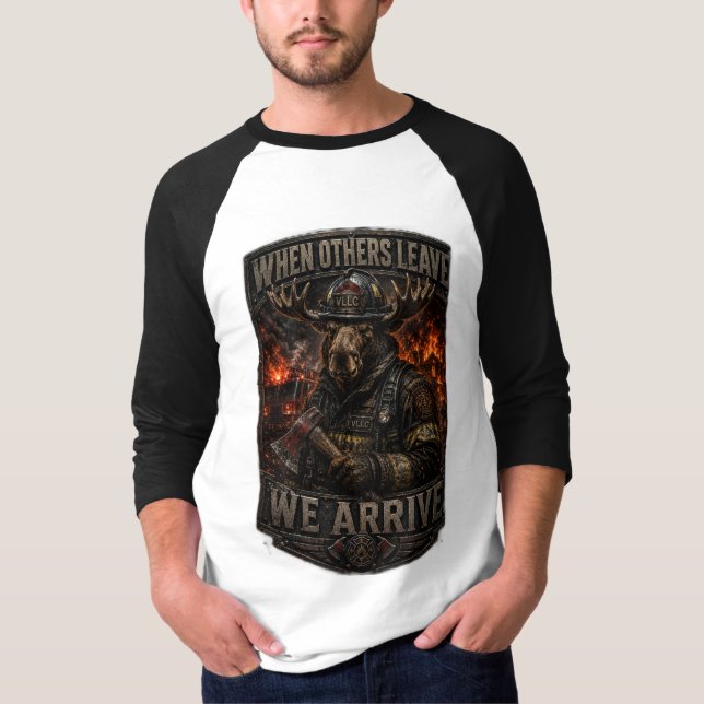 Camiseta VLLC When Others Leave We Arrive Firefighter Moose (Frente)