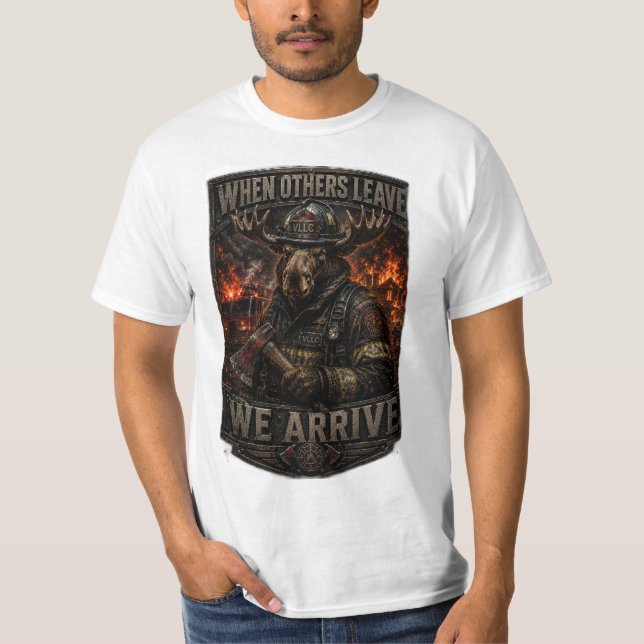 Camiseta VLLC When Others Leave We Arrive Firefighter Moose (Frente)