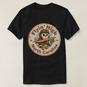 Camiseta Voando Alto_ Arte Temática de Aviação da Carolina 