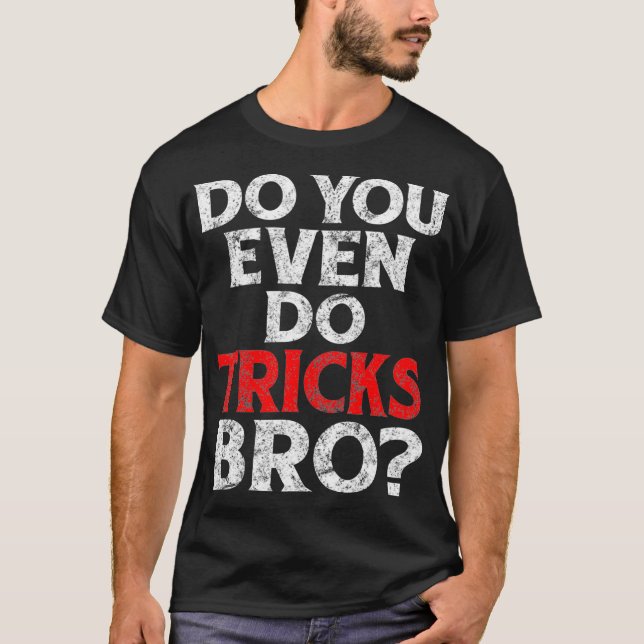 Camiseta Você Até Faz Truques Por Mentira Mágica? (Frente)