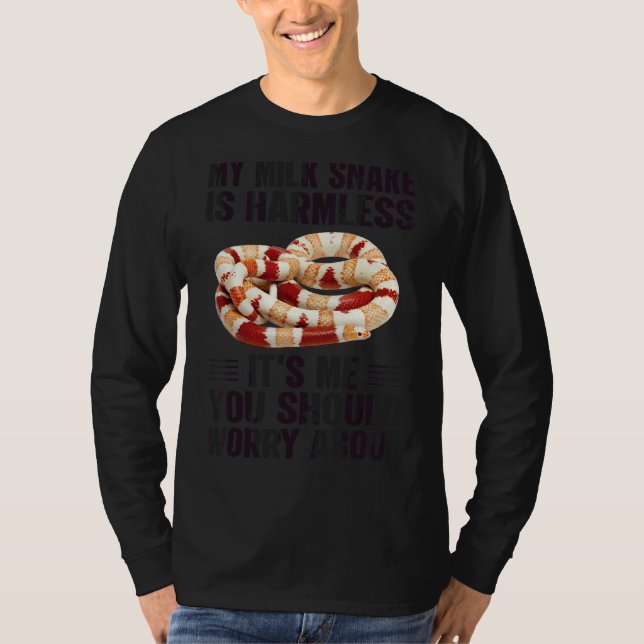 Camiseta Você Deveria Se Preocupar Com Cobra De Leite (Frente)