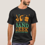 Camiseta Você diz Geek Banda como se fosse uma coisa ruim.<br><div class="desc">Você diz Geek Banda como se fosse uma coisa ruim. Design de banda de marche engraçado para aqueles que tocam saxofone, trompete ou tambor numa banda, orquestra ou performance musical. Legal mercadoria retrógrada de músicos da banda para geek, nerd ou campo de bandas. Perfeito para a realização de ensaios de...</div>