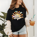 Camiseta Você É Suficiente Em Termos De Tipografia, Saúde M<br><div class="desc">Você já chega Retro Typografia Mental Health Fashion T-Shirt Top mostra o texto "Você já chega" em uma tipografia retrorreflectora marcada por raios solares, nuvens e flores de groovy. Perfeito como presente para ela no aniversário, Natal, Dia de as mães, melhores amigos, irmãs e muito mais. Projetado pelo Evco Studio...</div>