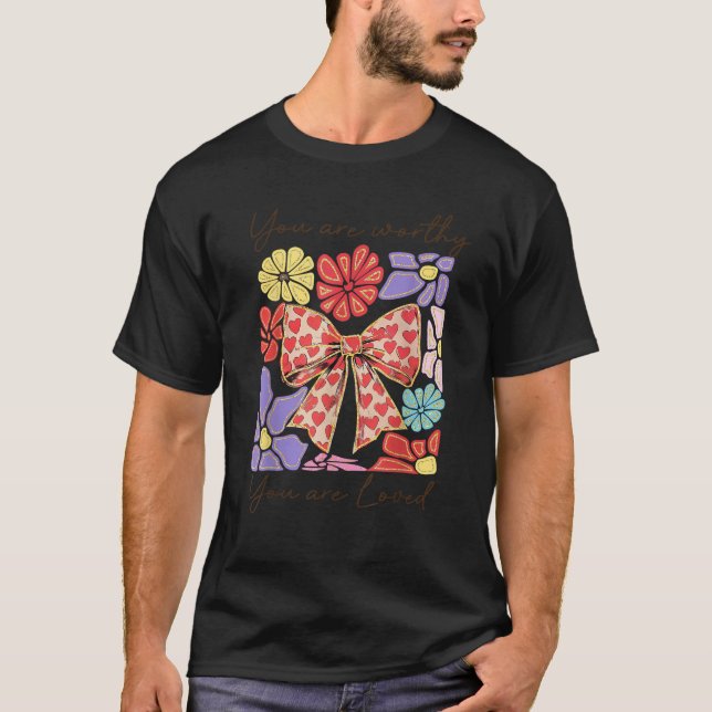 Camiseta Você É Uma Mulher Arco De Boho Flower Amada (Frente)