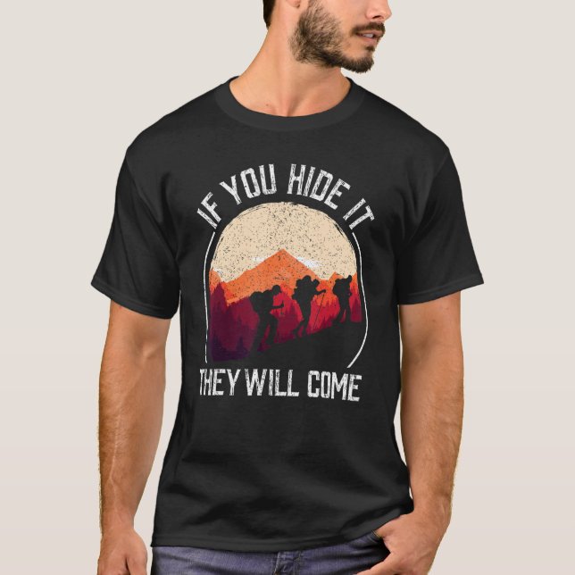 Camiseta Você Esconde Que Eles Vêm Geocacher 1 (Frente)