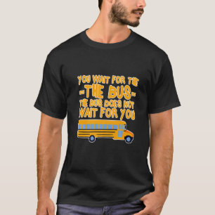 Camiseta Você espera pelo ônibus, o ônibus não espera por v