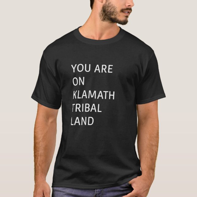 CAMISETA VOCÊ ESTÁ EM KLAMATH TRIBAL LAND (Frente)