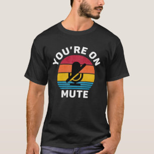Camiseta Você está no trabalho mudo da sua casa e retro
