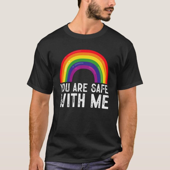 Camiseta Você Está Seguro Comigo Orgulho LGBTQ Mês Arco-Íri (Frente)