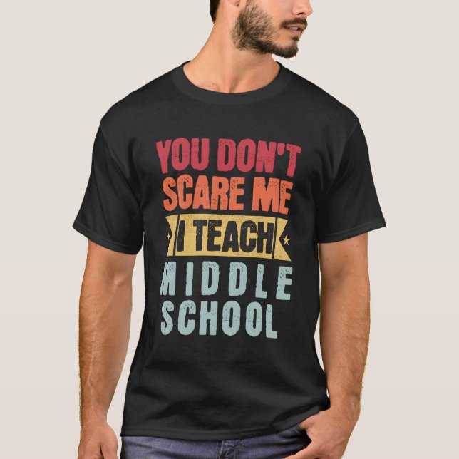 Camiseta Você Não Me Assusta Ensinando Professora Do Ensino (Frente)