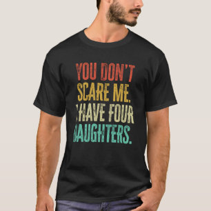 Camiseta Você Não Me Assusta Eu Tenho Quatro Filhas Vintage