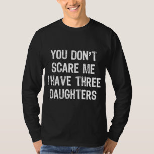 Camiseta Você não me assusta Eu tenho três filhas dotadas C