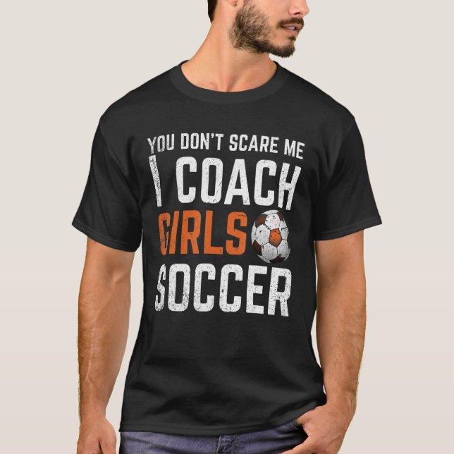 Camiseta Você não me assusta, eu treino garotas futebol (Frente)